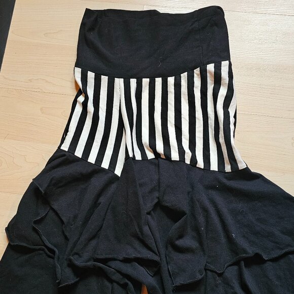 Harmonic Threads - Striped High Waist Shorts - Picture 2 of 4